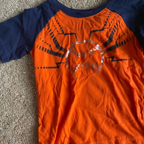 4 Tshirts included - Picture 4 of 5